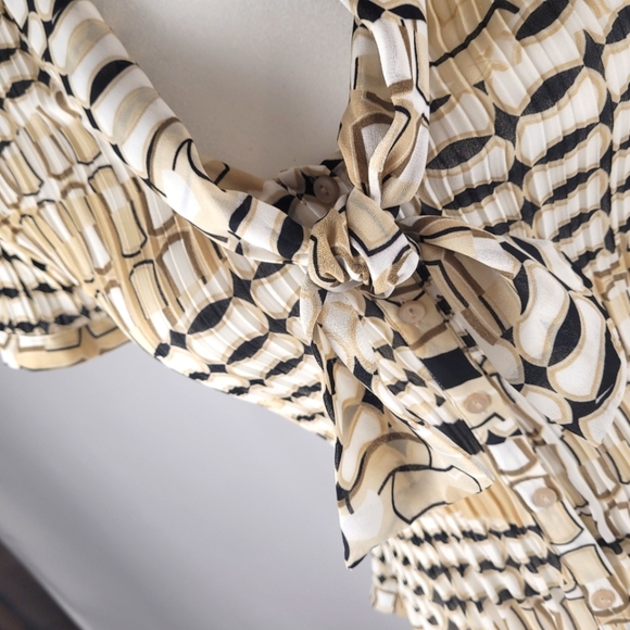 SUNNY LEIGH Women’s Short Sleeve Blouse with Tie and Peplum Bottom - Picture 3 of 8